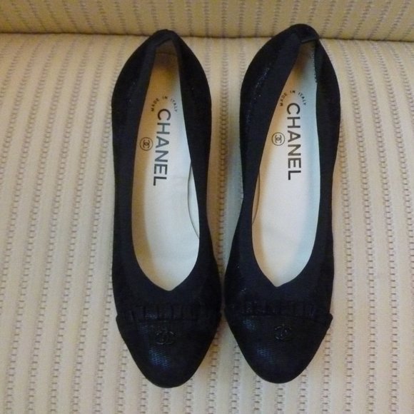 Chanel Black Metallic Suede Ruffle Toe Pumps - Picture 3 of 12